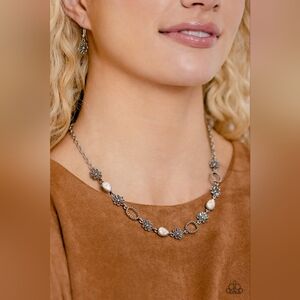 Casablanca Chic Necklace